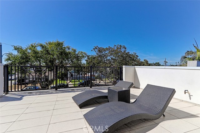 404 Lucia, Redondo Beach, California 90277, 4 Bedrooms Bedrooms, ,3 BathroomsBathrooms,Residential,Sold,Lucia,SB17221767