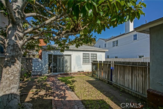 1817 John Street, Manhattan Beach, California 90266, 2 Bedrooms Bedrooms, ,1 BathroomBathrooms,Residential,Sold,John,SB18097184