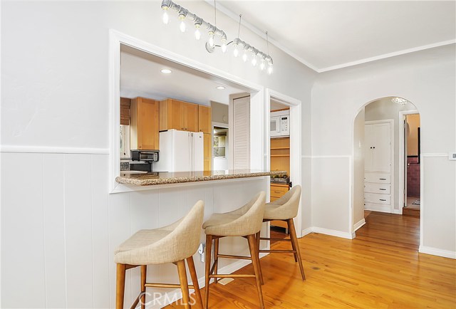 Bar stool counter top to kitchen