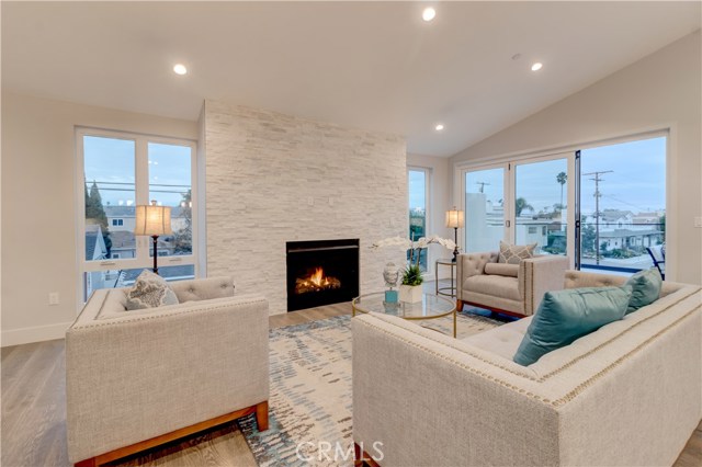 1401 Corona Street, Hermosa Beach, California 90254, 4 Bedrooms Bedrooms, ,3 BathroomsBathrooms,Residential,Sold,Corona,SB20015755