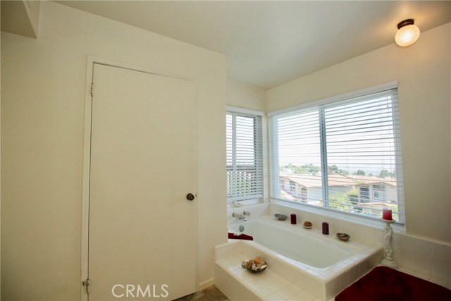 11 Hilltop Circle, Rancho Palos Verdes, California 90275, 2 Bedrooms Bedrooms, ,2 BathroomsBathrooms,Residential,Sold,Hilltop,OC17166003