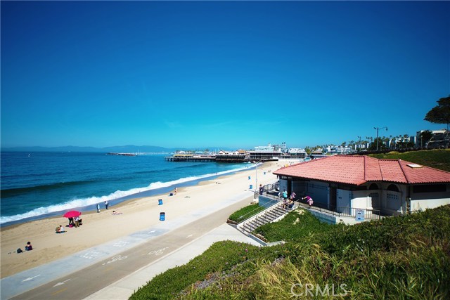 512 Esplanade, Redondo Beach, California 90277, 2 Bedrooms Bedrooms, ,2 BathroomsBathrooms,Residential,Sold,Esplanade,IN17223458