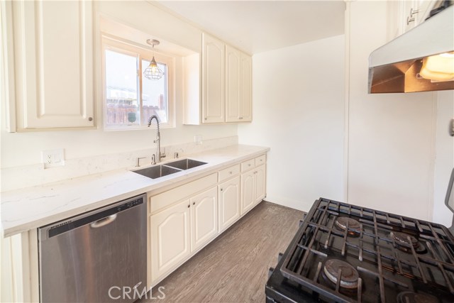 2517 Fisk Lane, Redondo Beach, California 90278, 4 Bedrooms Bedrooms, ,3 BathroomsBathrooms,Residential,Sold,Fisk,SB19239159