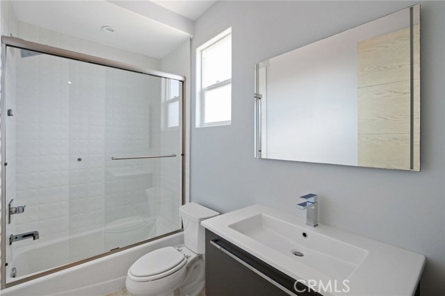 2019 Farrell Avenue, Redondo Beach, California 90278, 4 Bedrooms Bedrooms, ,4 BathroomsBathrooms,Residential,Sold,Farrell,SB20115506
