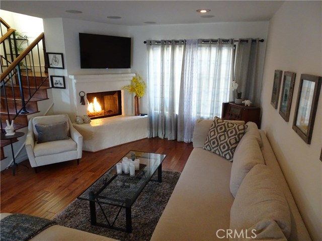 831 6th Street, Hermosa Beach, California 90254, 2 Bedrooms Bedrooms, ,1 BathroomBathrooms,Residential,Sold,6th,OC20129630