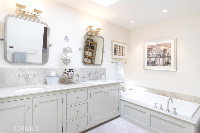 505 17th Street, Manhattan Beach, California 90266, 2 Bedrooms Bedrooms, ,2 BathroomsBathrooms,Residential,Sold,17th,SB19222936