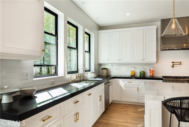 856 14th Street, Manhattan Beach, California 90266, 5 Bedrooms Bedrooms, ,5 BathroomsBathrooms,Residential,Sold,14th,SB18245508