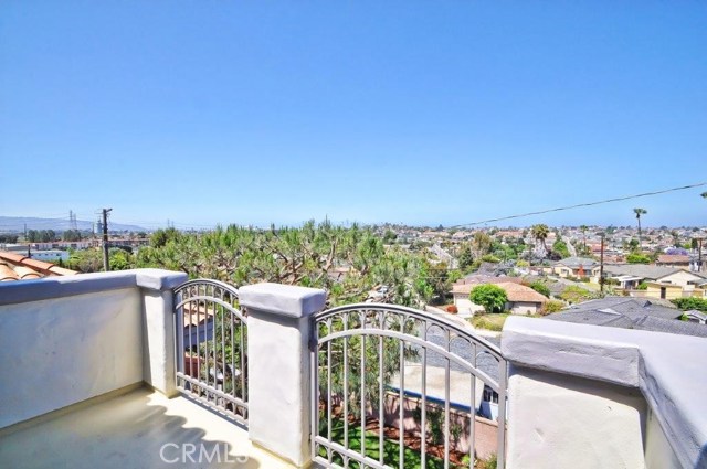 807 Meyer Lane, Redondo Beach, California 90278, 6 Bedrooms Bedrooms, ,3 BathroomsBathrooms,Residential,Sold,Meyer,SB18138806