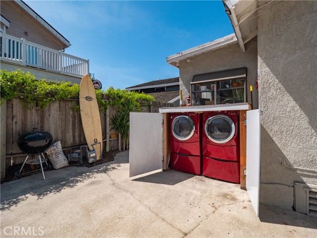 326 Cochise Street, Hermosa Beach, California 90254, 2 Bedrooms Bedrooms, ,Residential,Sold,Cochise,SB21079722