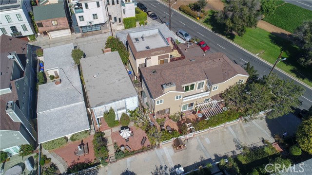 501 8th Street, Manhattan Beach, California 90266, 3 Bedrooms Bedrooms, ,2 BathroomsBathrooms,Residential,Sold,8th,SB18037612