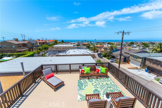 1202 1st Street, Hermosa Beach, California 90254, 3 Bedrooms Bedrooms, ,2 BathroomsBathrooms,Residential,Sold,1st,SB17103850