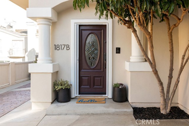 Welcome home to 1817 Clark Lane #B