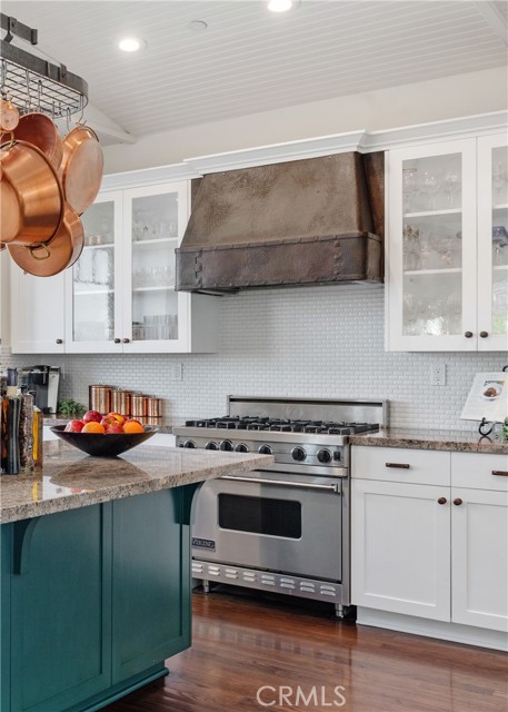 Viking 6-burner range/oven with copper vent hood