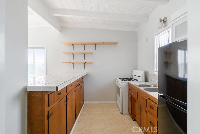 708 Loma Drive, Hermosa Beach, California 90254, 3 Bedrooms Bedrooms, ,2 BathroomsBathrooms,Residential,Sold,Loma,SB18168887