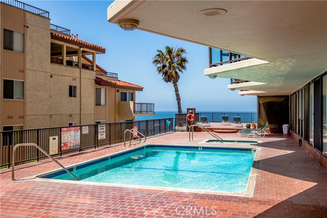 531 Esplanade, Redondo Beach, California 90277, 2 Bedrooms Bedrooms, ,2 BathroomsBathrooms,Residential,Sold,Esplanade,SB19240395