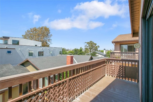 706 Vincent, Redondo Beach, California 90277, 2 Bedrooms Bedrooms, ,3 BathroomsBathrooms,Residential,Sold,Vincent,SB18193066