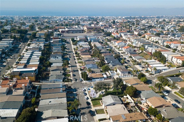 Just 1 block to Hermosa Beach and 1 mile to the Pacific Ocean!