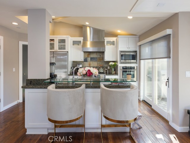 Chic, counter top enjoyment while chef makes magical meals