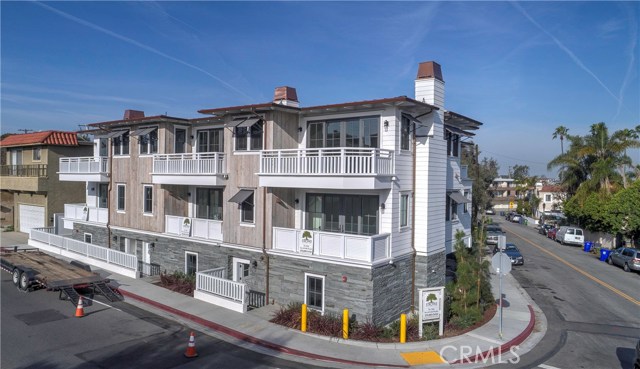 760 Center Place, Manhattan Beach, California 90266, 3 Bedrooms Bedrooms, ,2 BathroomsBathrooms,Residential,Sold,Center,SB18013594