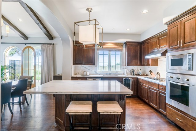 Fully appointed gourmet kitchen with quartz countertops, custom cabinetry and Viking appliances.