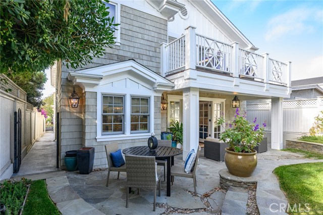 742 27th Street, Manhattan Beach, California 90266, 4 Bedrooms Bedrooms, ,3 BathroomsBathrooms,Residential,Sold,27th,SB19194302