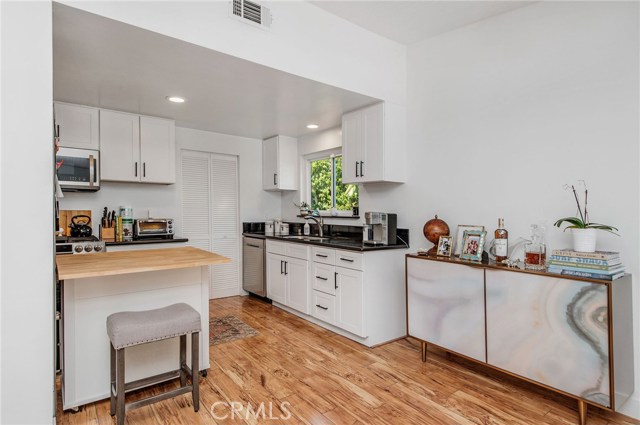 516 24th Street, Hermosa Beach, California 90254, 2 Bedrooms Bedrooms, ,1 BathroomBathrooms,Residential,Sold,24th,SB20201077