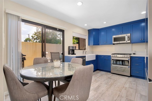 2016 Mathews Avenue, Redondo Beach, California 90278, 2 Bedrooms Bedrooms, ,3 BathroomsBathrooms,Residential,Sold,Mathews,SW19218319
