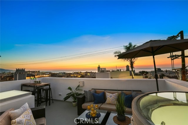 220 4th Street, Hermosa Beach, California 90254, 3 Bedrooms Bedrooms, ,4 BathroomsBathrooms,Residential,Sold,4th,PW18290182