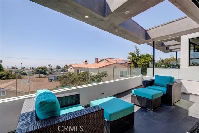 1511 Golden Avenue, Hermosa Beach, California 90254, 5 Bedrooms Bedrooms, ,2 BathroomsBathrooms,Residential,Sold,Golden,SB19224666