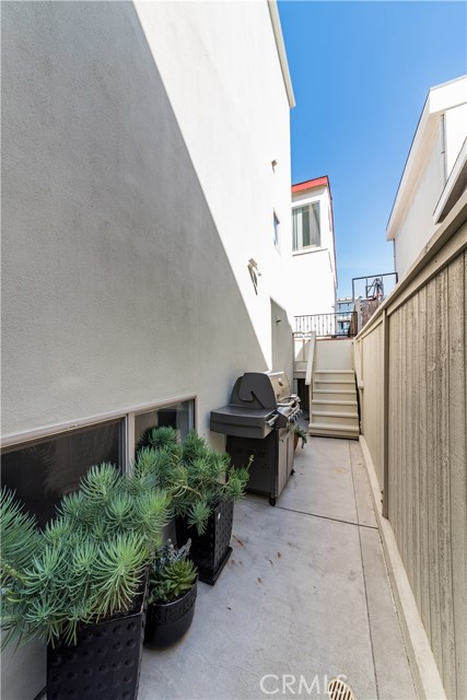 128 1st Place, Manhattan Beach, California 90266, 3 Bedrooms Bedrooms, ,1 BathroomBathrooms,Residential,Sold,1st,SB18034963