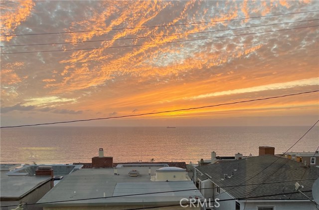 320 33rd Place, Manhattan Beach, California 90266, 3 Bedrooms Bedrooms, ,3 BathroomsBathrooms,Residential,Sold,33rd,SB21043576