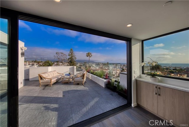 946 8th Street, Hermosa Beach, California 90254, 4 Bedrooms Bedrooms, ,3 BathroomsBathrooms,Residential,Sold,8th,SB20005641