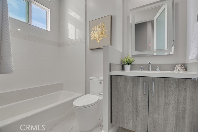 2ND LEVEL BATH