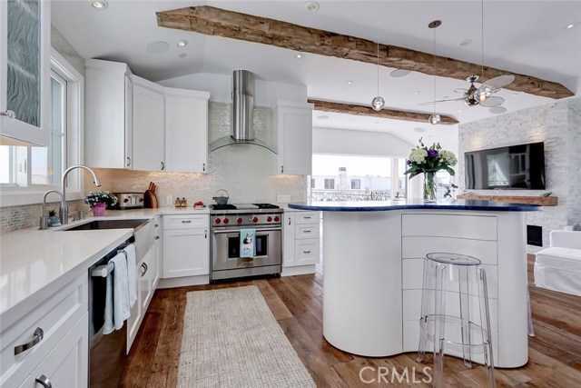 317 9th Street, Manhattan Beach, California 90266, 2 Bedrooms Bedrooms, ,2 BathroomsBathrooms,Residential,Sold,9th,SB20195791