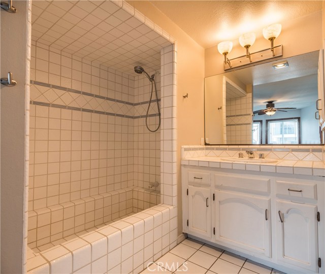 653 Manhattan Beach Blvd., Manhattan Beach, California 90266, 2 Bedrooms Bedrooms, ,2 BathroomsBathrooms,Residential,Sold,Manhattan Beach Blvd.,SB18036810