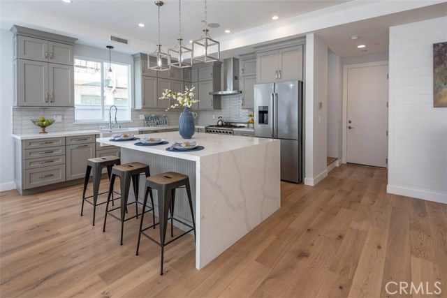 2410 Huntington Lane, Redondo Beach, California 90278, 4 Bedrooms Bedrooms, ,3 BathroomsBathrooms,Residential,Sold,Huntington,PV18242024