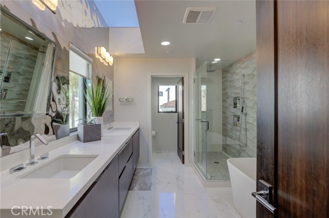 707 1st Place, Hermosa Beach, California 90254, 4 Bedrooms Bedrooms, ,4 BathroomsBathrooms,Residential,Sold,1st,SB21031767