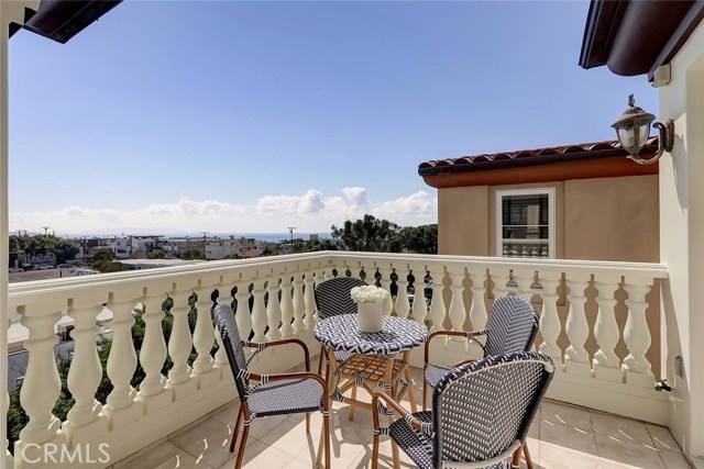 449 26th Street, Manhattan Beach, California 90266, 5 Bedrooms Bedrooms, ,4 BathroomsBathrooms,Residential,Sold,26th,SB20164574