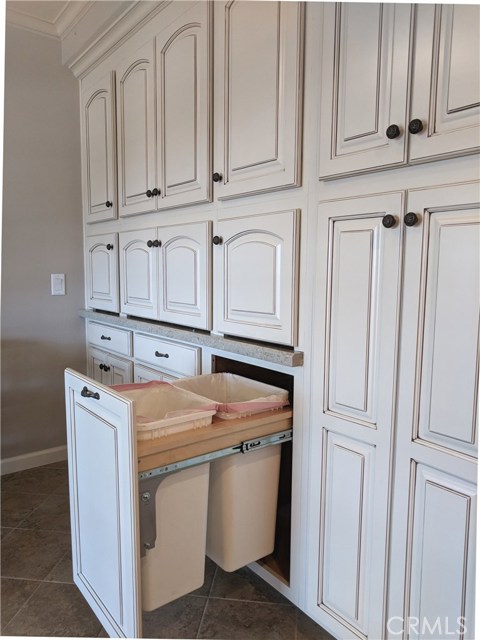 Trash & Recycle Bins in Wall of Cabinets!