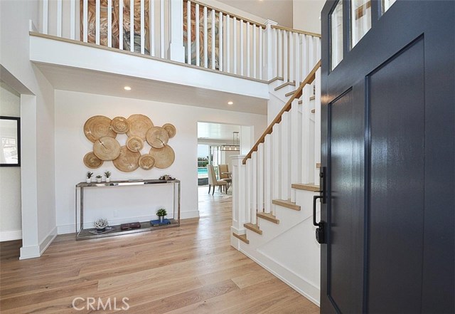 2-Story High Ceiling Foyer