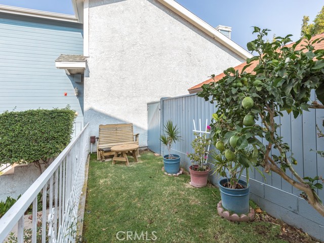 This cozy yard, while common area, is primarily used by owners of Unit 8.