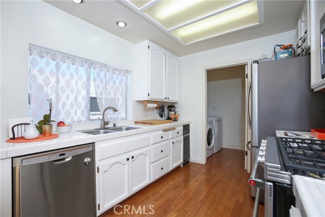 1909 Mathews Avenue, Redondo Beach, California 90278, 3 Bedrooms Bedrooms, ,2 BathroomsBathrooms,Residential,Sold,Mathews,SB19226291