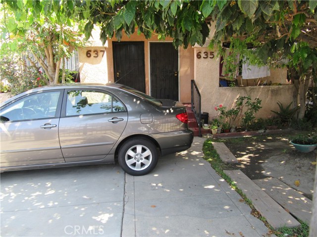 Photo of 635 W 82nd Street, Los Angeles, CA 90044