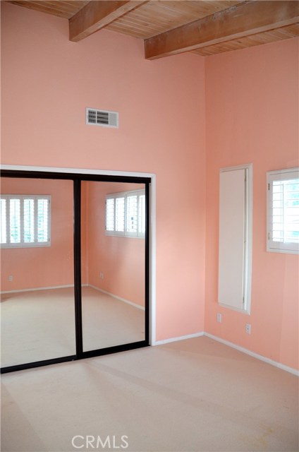 Second bedroom now with neutral color.