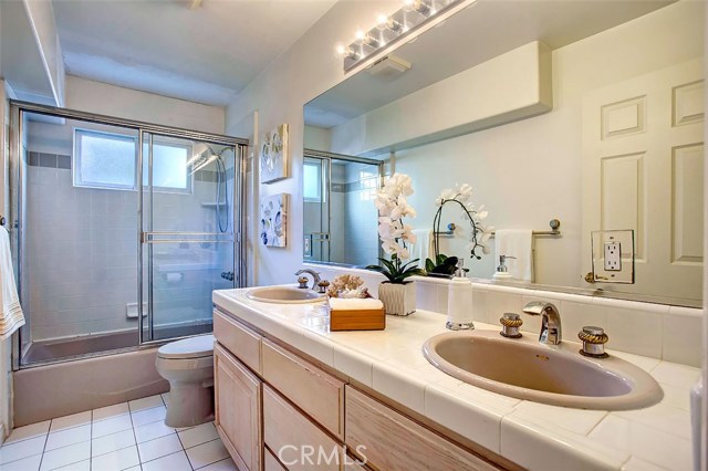 939 1st Street, Manhattan Beach, California 90266, 4 Bedrooms Bedrooms, ,4 BathroomsBathrooms,Residential,Sold,1st,SB17057614