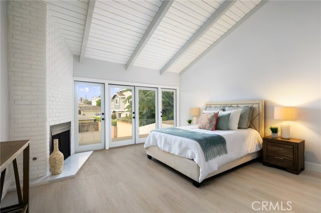 Large main bedroom with balcony, builtin closet and vaulted ceiings