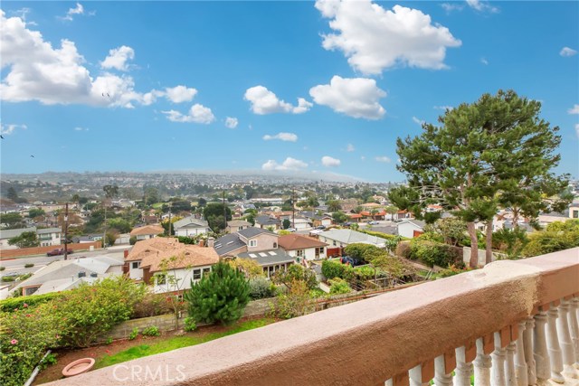 1064 Avenue D, Redondo Beach, California 90277, 5 Bedrooms Bedrooms, ,5 BathroomsBathrooms,Residential,Sold,Avenue D,PW20019171