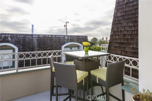 110 Guadalupe Avenue, Redondo Beach, California 90277, 3 Bedrooms Bedrooms, ,3 BathroomsBathrooms,Residential,Sold,Guadalupe,PW17148402