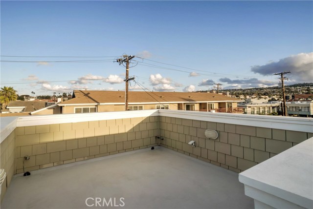 202 Avenue H, Redondo Beach, California 90277, 4 Bedrooms Bedrooms, ,3 BathroomsBathrooms,Residential,Sold,Avenue H,SB18040165