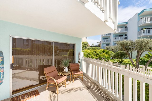 620 The Village, Redondo Beach, California 90277, 1 Bedroom Bedrooms, ,1 BathroomBathrooms,Residential,Sold,The Village,SB17035321